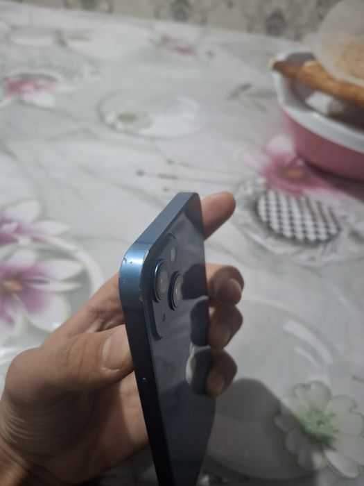 Продам айфон 13зади разбито