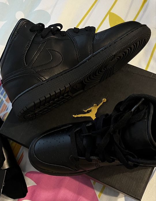 Air Jordan 1 mid black
