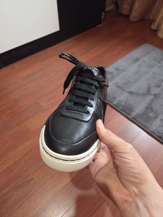 Încălțăminte GUESS