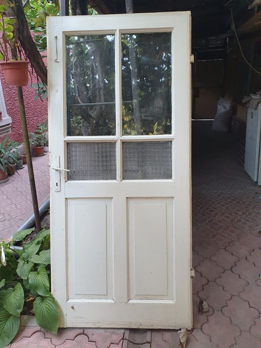 Vând două uși stare buna