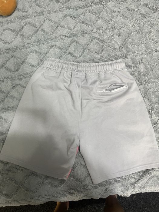 Продаю шорты syna world