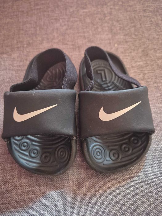 Продавам лот обувки за бебе