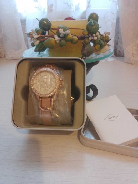 Fossil Riley чисто нов часовник  в кутия,закупен от Америка