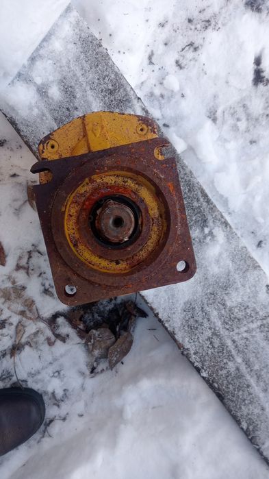 Носос рулевой от погрузчика