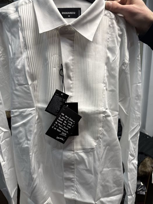 Риза DSQUARED2 носена е няколко пъти