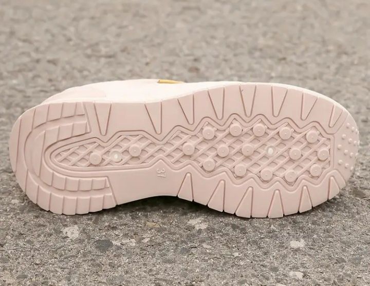 Кроссовки белые с розовым