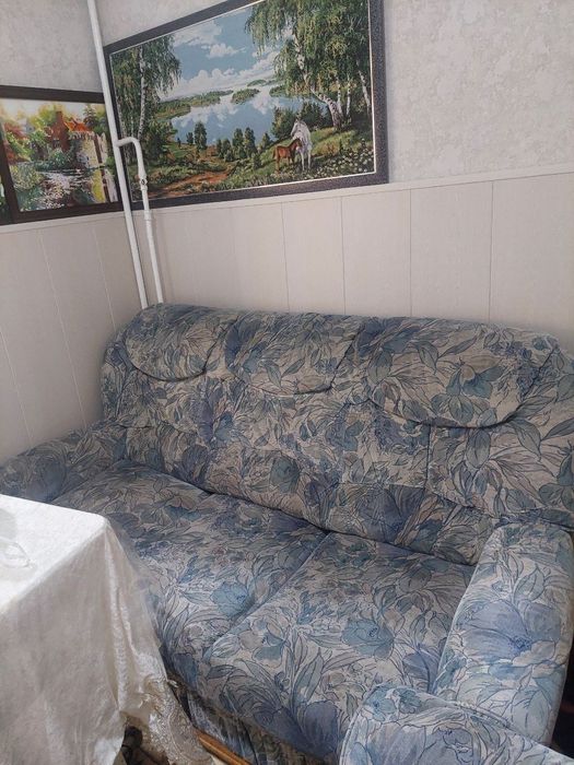 Срочно продам хорошую мебель чистый диван немецкий 2кресло прочное