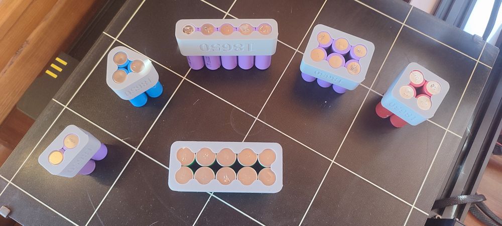 Холдери за батерии 18650