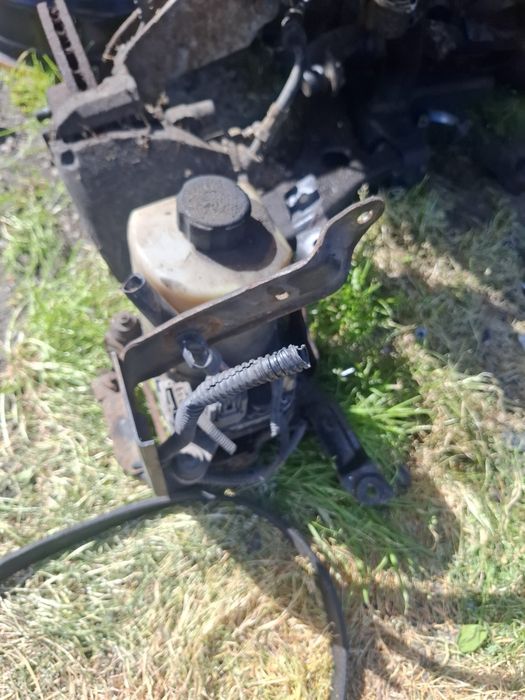 Vand pompa servo buna ford focus 2 an 2006 oglinda st dr electrica