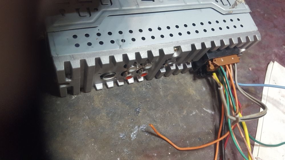 Продам магнитолы