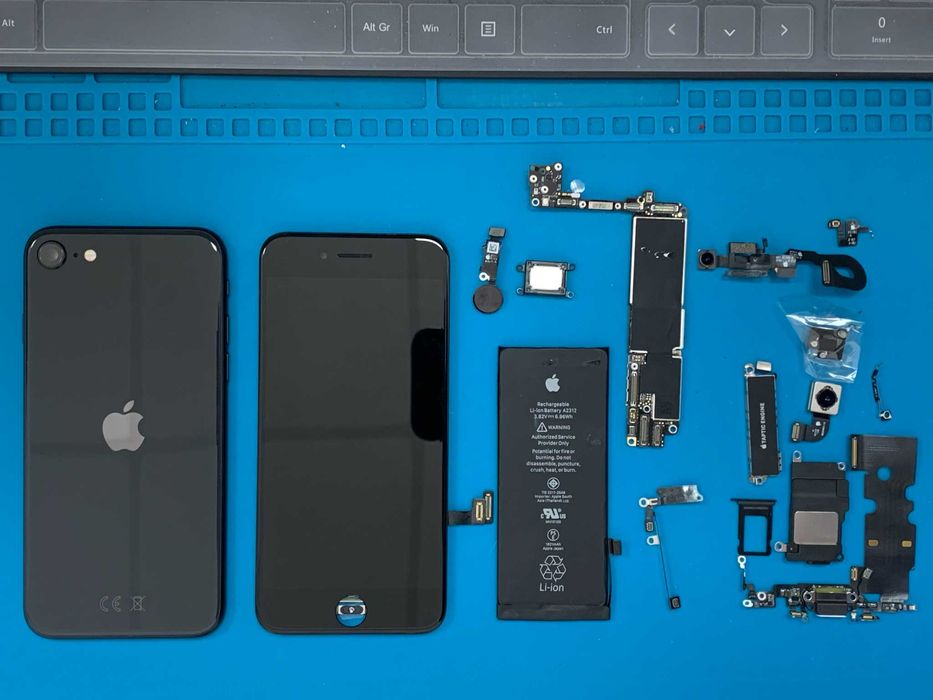 iPhone SE 2020 на части