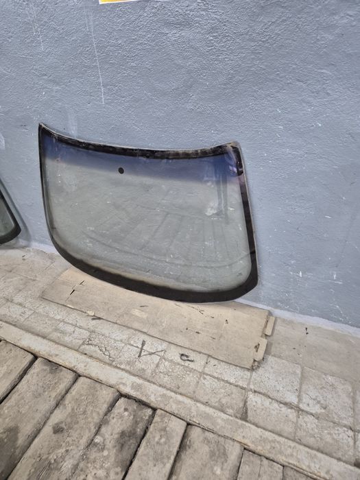 Лобовое Ауди 80  б/у