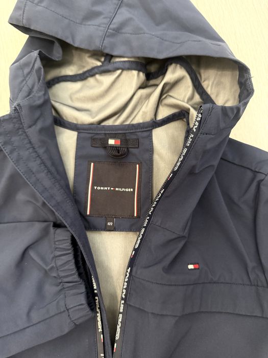 детска ветровка Tommy Hilfiger