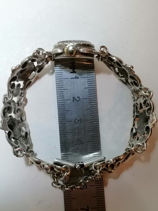 Сребърен дамски часовник работещ