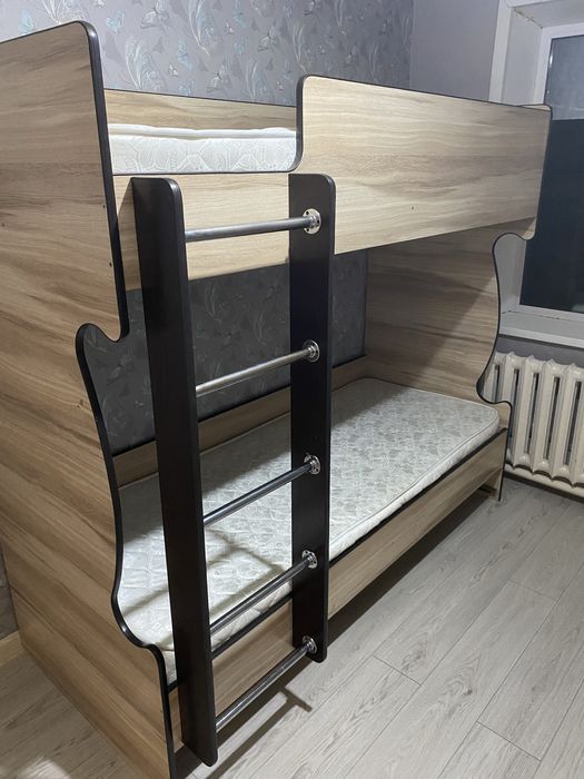 Двухяростный кровать