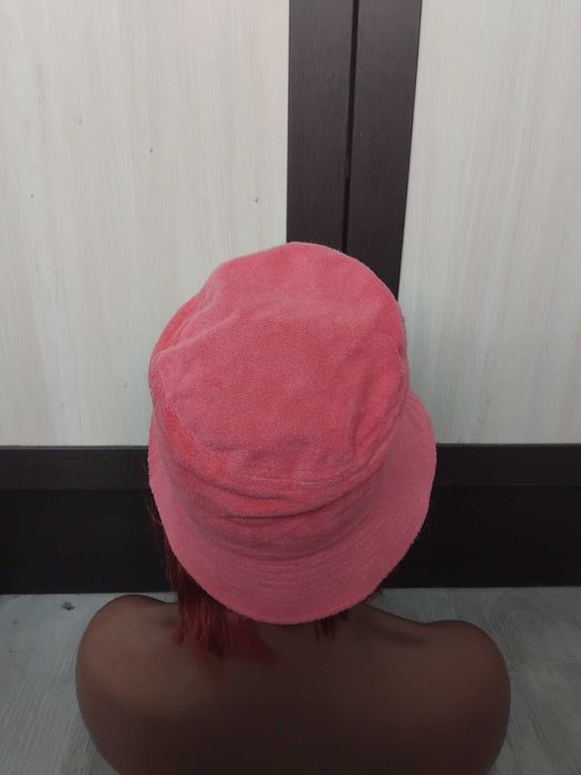 НОВА дамска шапка модел -  кофа / идиотка
