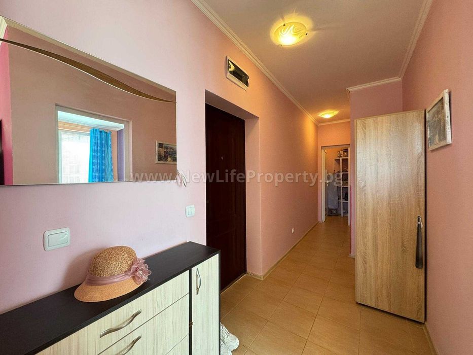 Продава се Двустаен апартамент в к.к. Слънчев бряг - 62 кв.м за 1081 €/кв.м - Снимка #1