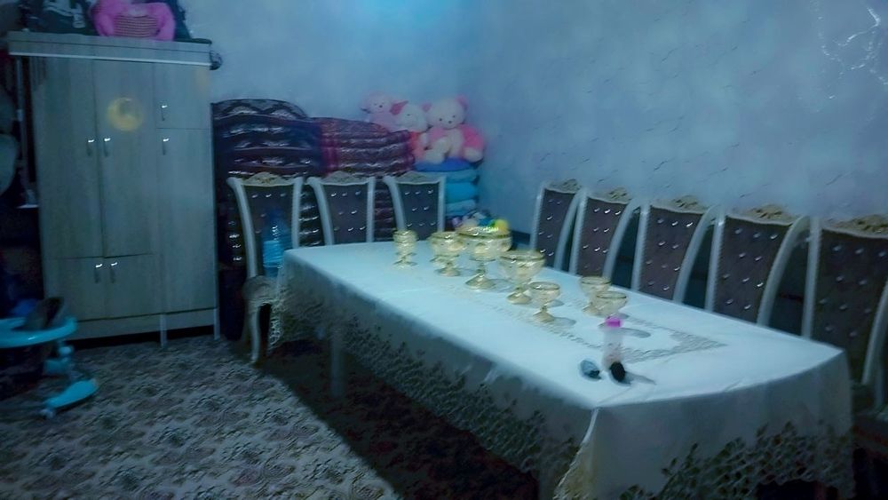 У́ртасаройда 10 сотх 6 хонали ховли сотилади . У́ртачирчик тумани