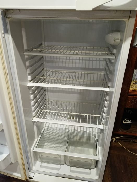 Продам холодильник 10000