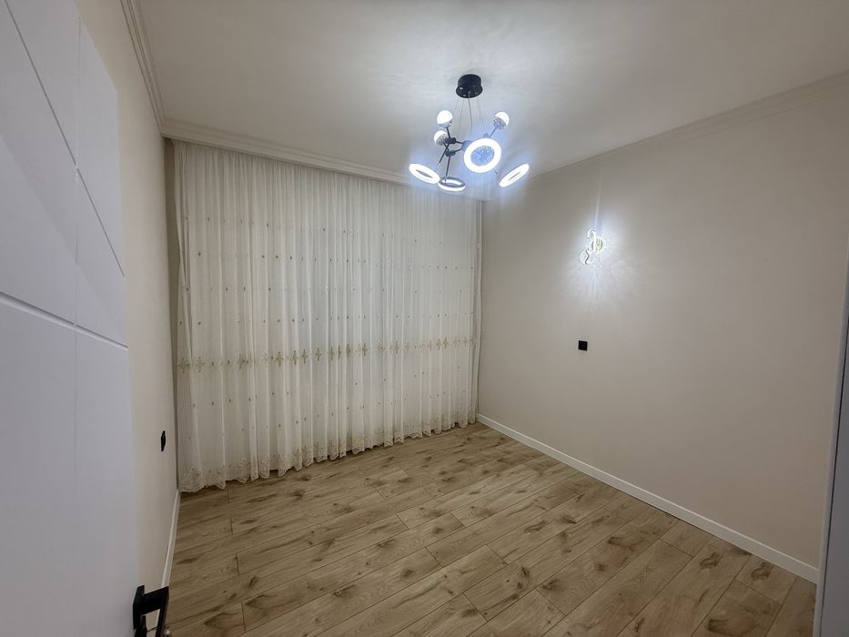 Янгихаёт тумани Дустлик 2 мавзе 1 қават 4 хонали янги ремонт қилинган.