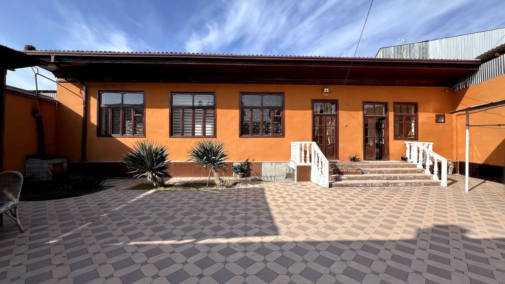 Фаргона шахрида 7 сотих ховли. Полский бозор ёнидаги махалла