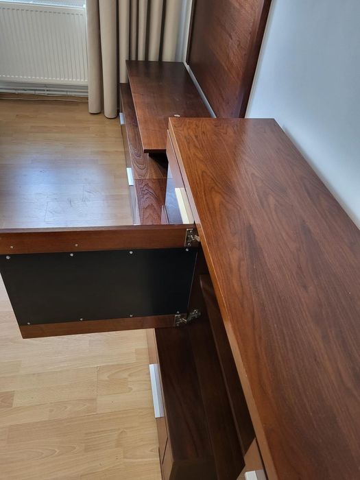 Mobila din lemn furniruit