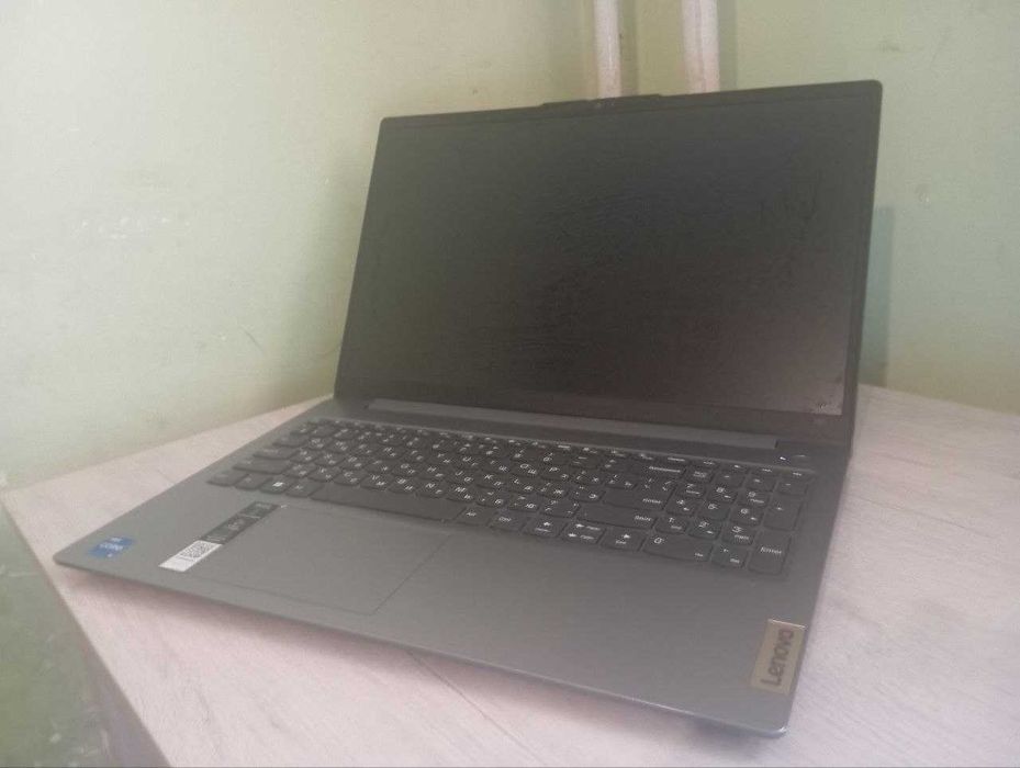 Lenovo IdeaPad Slim 3i (15", Gen 8) 500gb ssd 16gb ddr5 Core I5
