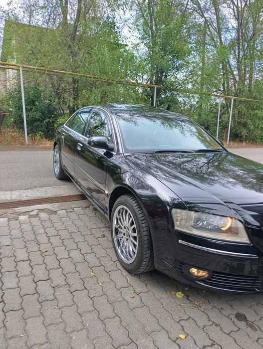 AUDI A8 QUATTRO V8  Full options.