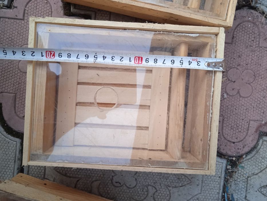 Продам кормушки для пчел  литровые