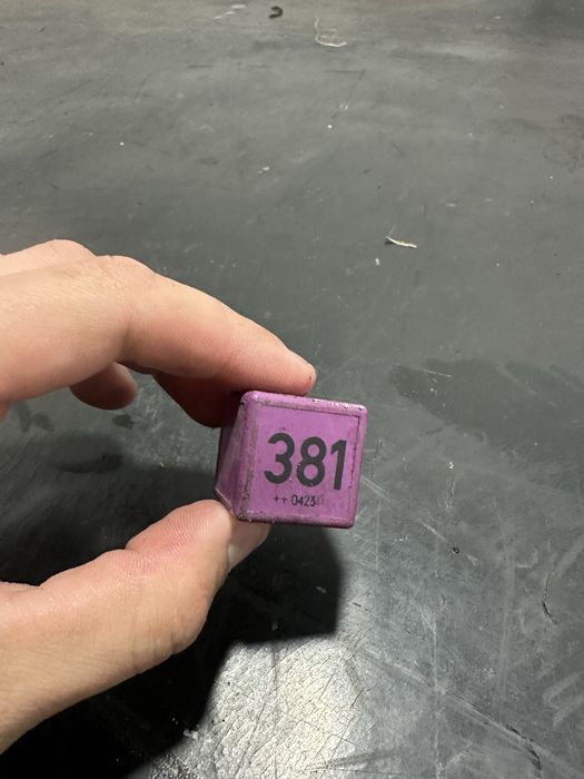 Releu 381 Audi A6 A4 vw Golf 4 Passat B6 Golf 5 | 431951253G