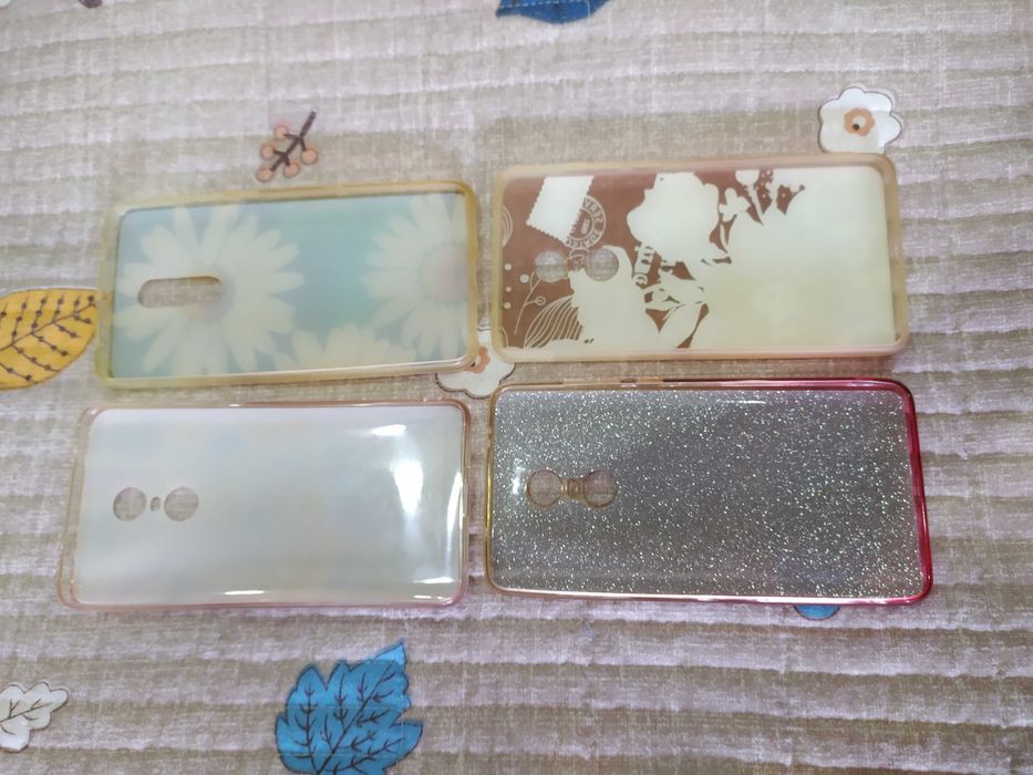 Продам чехлы на Редми нот 4!