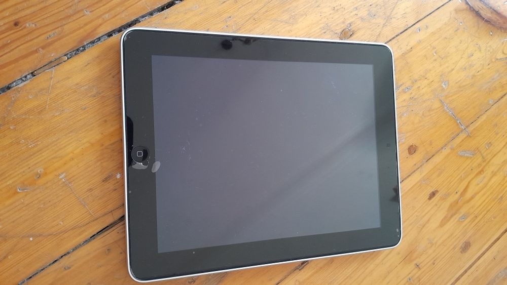 Два iPad: 3 и 1 в рабочем состоянии