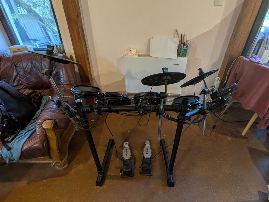 Alesis turbo mesh kit черен комплект електронни барабани