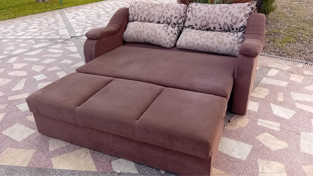 Canapea extensibila cu lada pentru haine