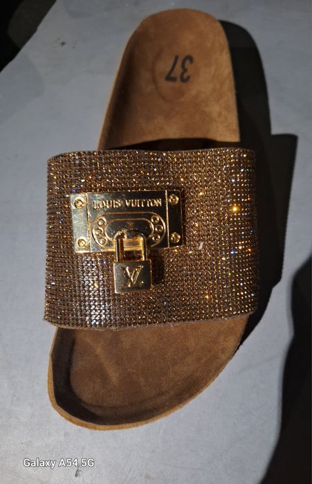 Продаю тапочки.  турция