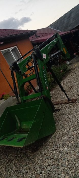 Vând tractor John Deere 1630 cu frontal