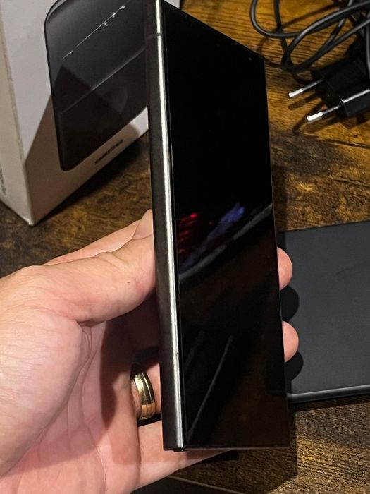 Samsung S24 Ultra 256gb + Samsung Wireless Charger Duo