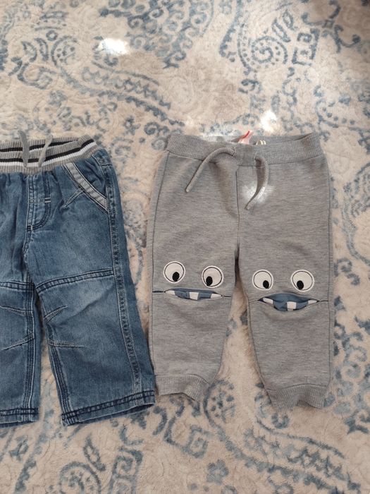 vând pantaloni 74-80