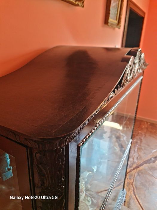 Ofer vitrină lemn masiv, aproximativ 90 ani vechime, design deosebit.
