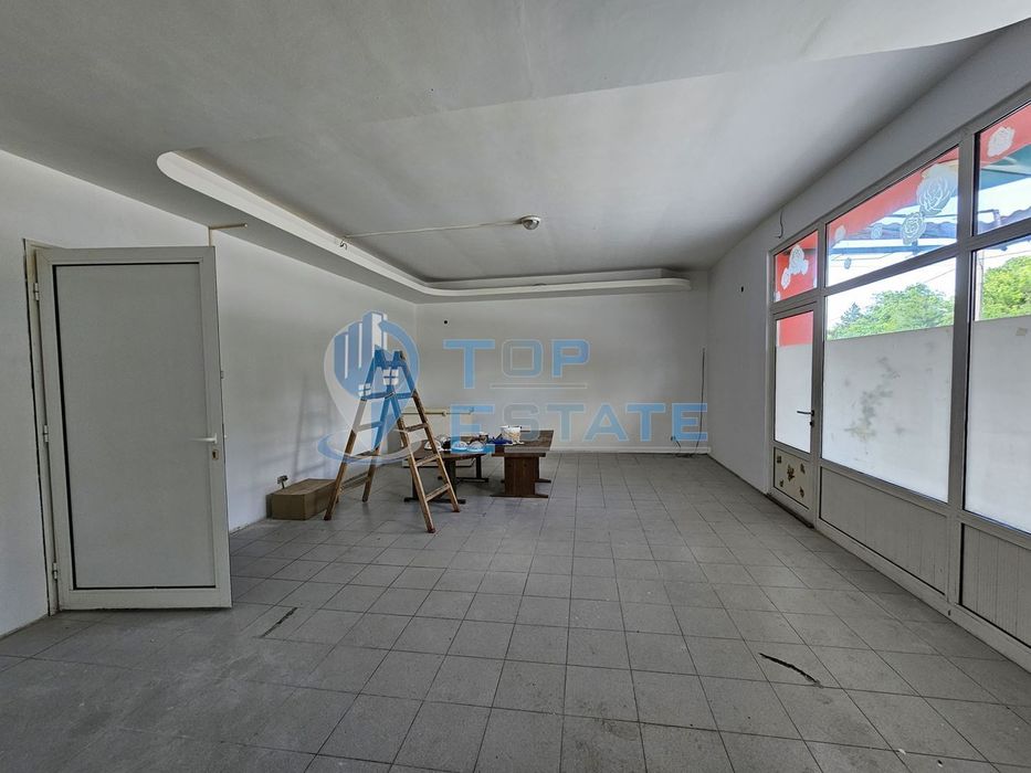 Промишленa сграда със собствен трафопост на главен път Русе - Свиленг