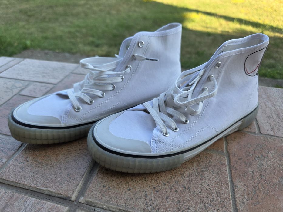 Tenesi Karl Lagerfeld