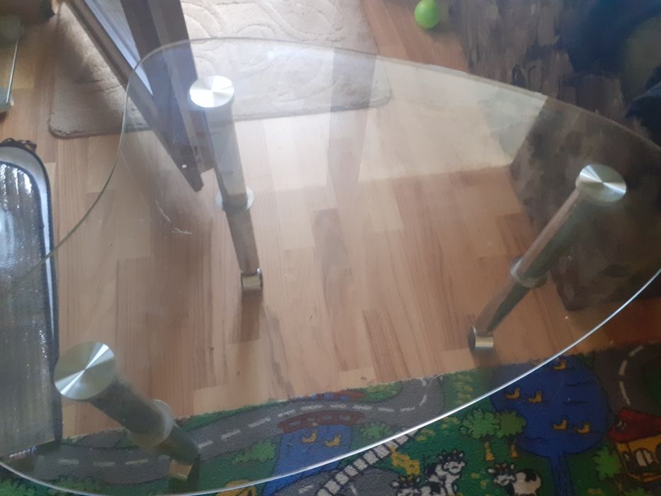 Măsuță din  sticlă