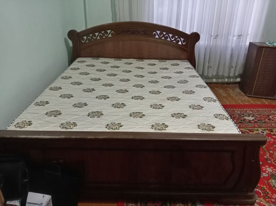 Yangi karavat sotiladi