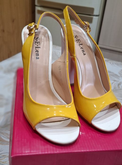 Босоножки.  Очень красивые. Размер 35-36.