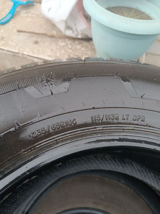 Продам шины 235/65R16c всесезонные