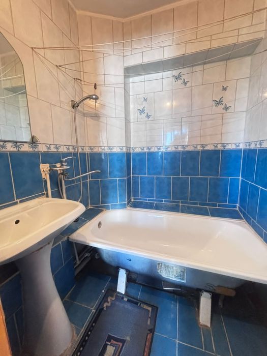 Продам 2 комн .общежитие в районе 32 Школы..