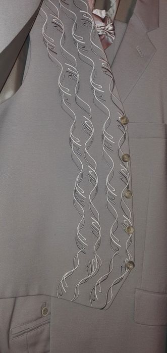 Costum  gri  de foarte buna calitate