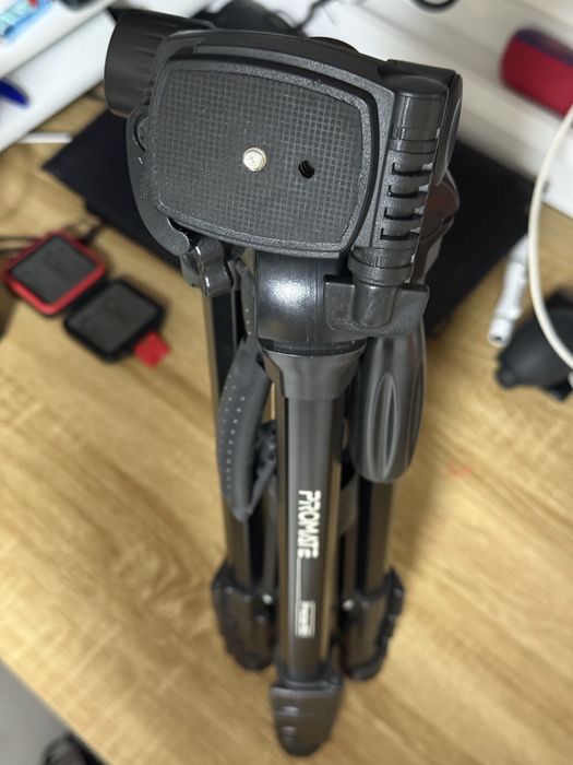 Accesorii foto: Trepied , stativ, blenda, filtre 67mm, capac EF +++