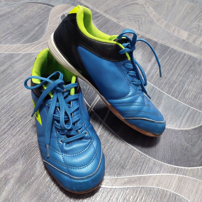 Продам футзалки 34р