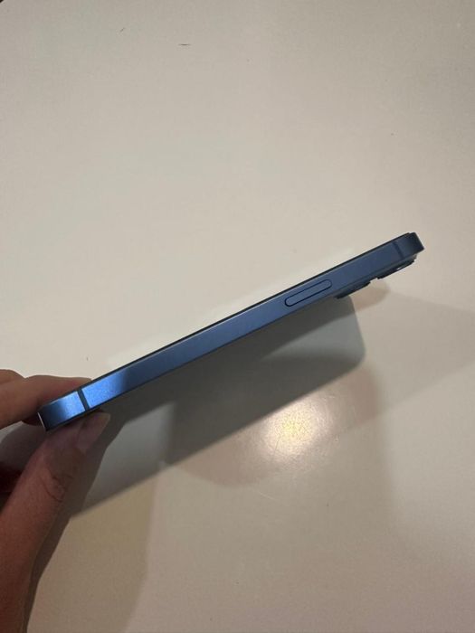 Продам айфон 13